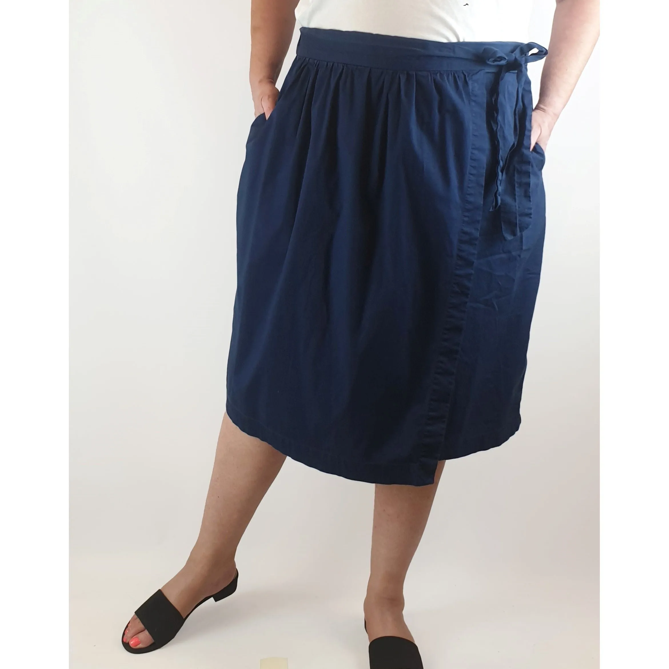 and comfort second hand navy cotton wrap style skirt size 2 (best fits size 16-18)