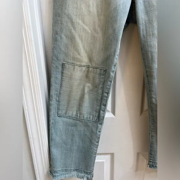 Anthropologie Pilcro Hyphen Distressed Frayed Hem Boyfriend Jeans