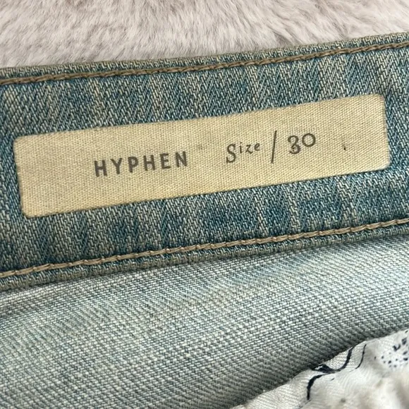 Anthropologie Pilcro Hyphen Distressed Frayed Hem Boyfriend Jeans