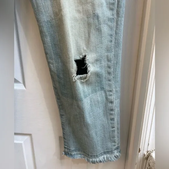 Anthropologie Pilcro Hyphen Distressed Frayed Hem Boyfriend Jeans