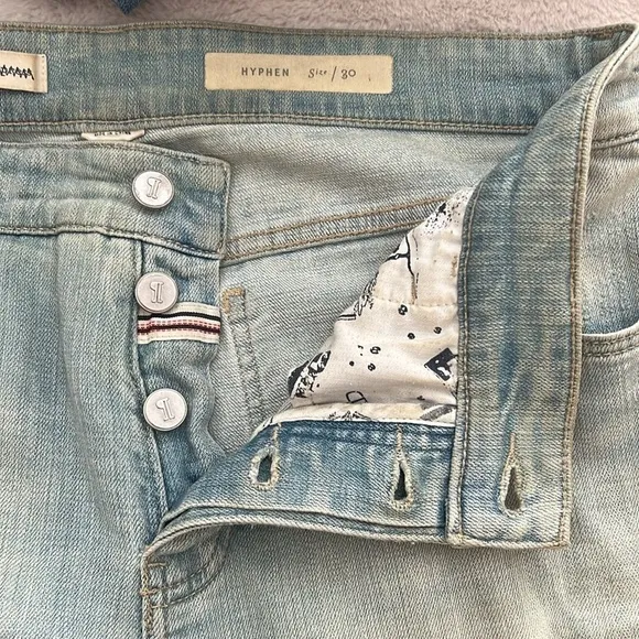 Anthropologie Pilcro Hyphen Distressed Frayed Hem Boyfriend Jeans