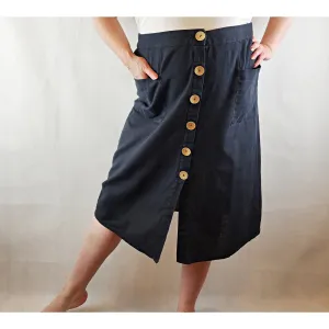 Black pre-owned linen feel skirt with contrasting front wooden buttons size XL (best fits size 16)