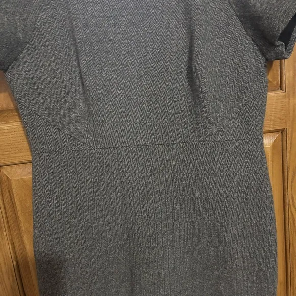 Brooks Brothers Size 12 Women’s Stretch Cap Sleeve Dress in grey herringbone