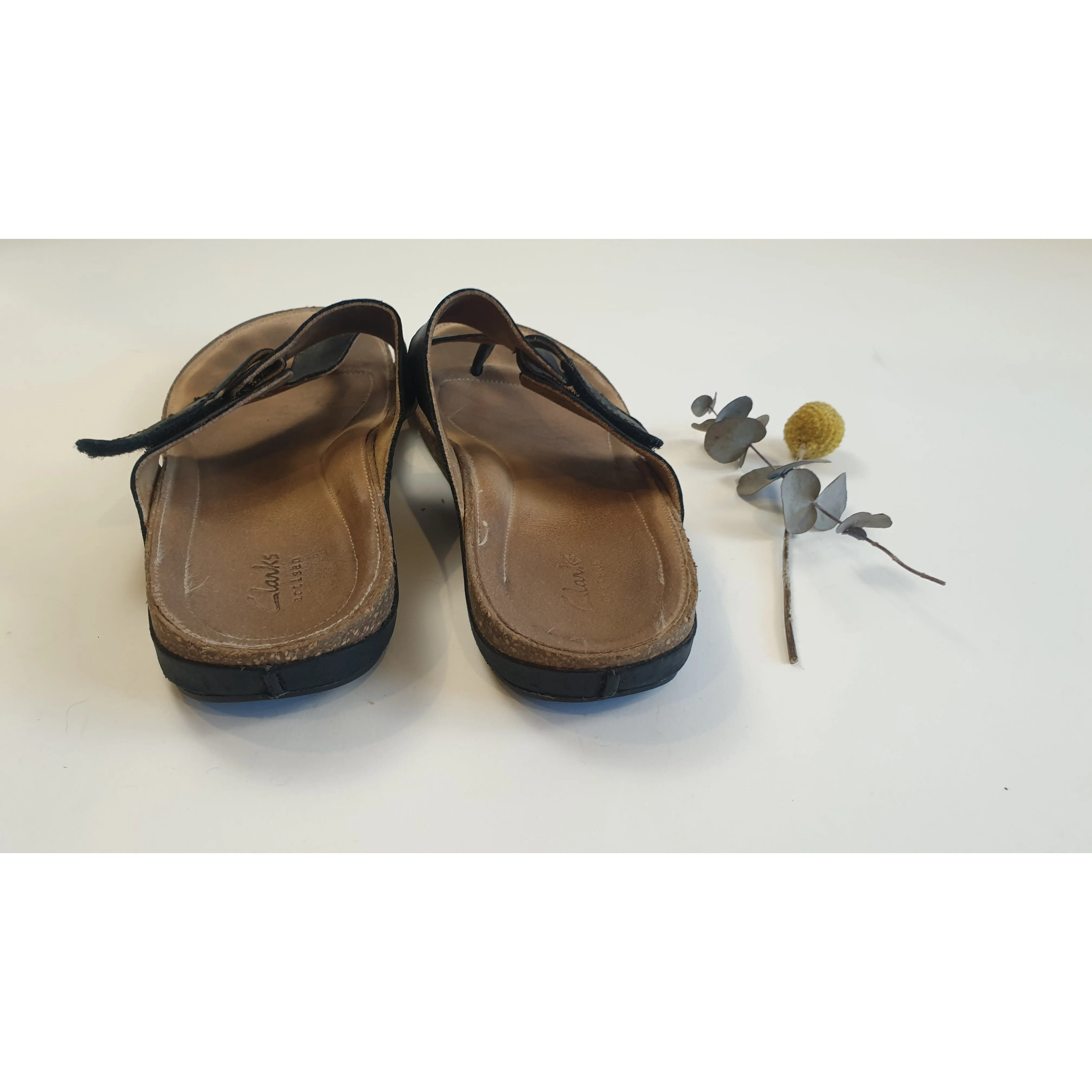 Clarks black leather sandals / thongs with adjustable velcro strap size 40