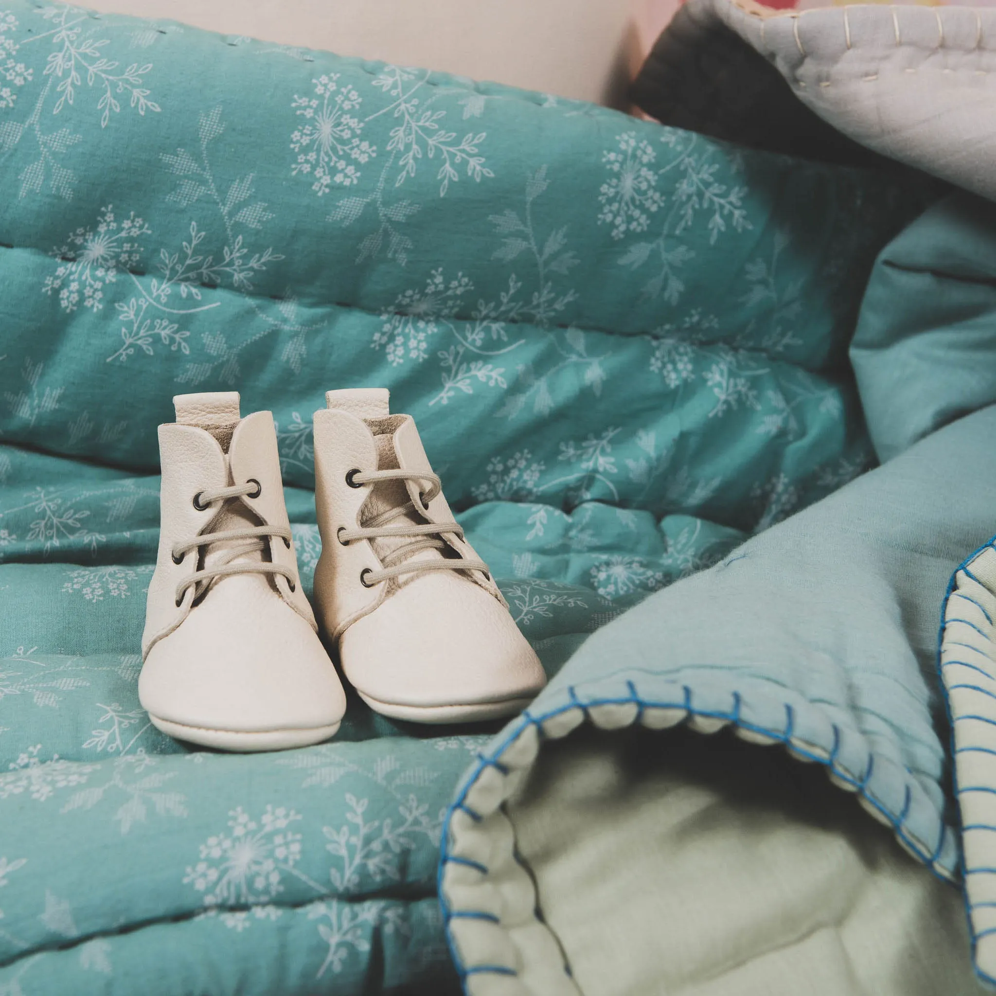 CREAM HIGH TOPS