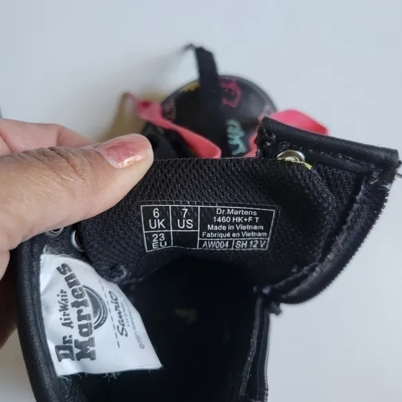 Dr martens Sanrio Hello kitty boots Toddler (Girl) Size 7.