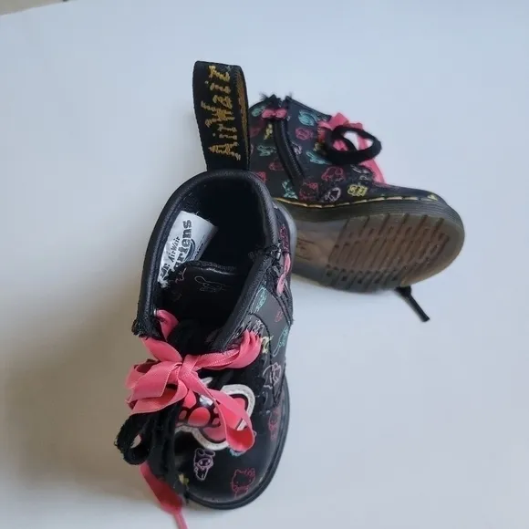 Dr martens Sanrio Hello kitty boots Toddler (Girl) Size 7.
