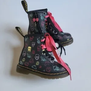 Dr martens Sanrio Hello kitty boots Toddler (Girl) Size 7.