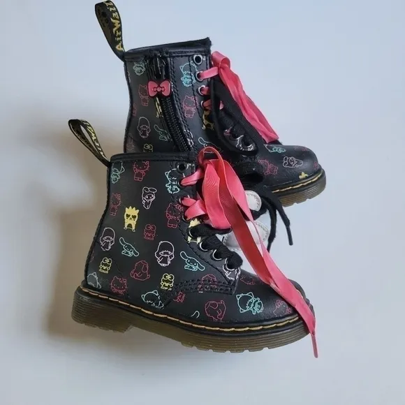 Dr martens Sanrio Hello kitty boots Toddler (Girl) Size 7.
