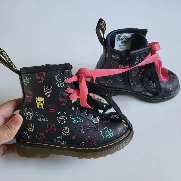 Dr martens Sanrio Hello kitty boots Toddler (Girl) Size 7.