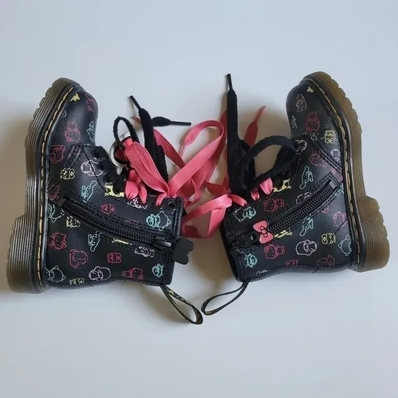 Dr martens Sanrio Hello kitty boots Toddler (Girl) Size 7.
