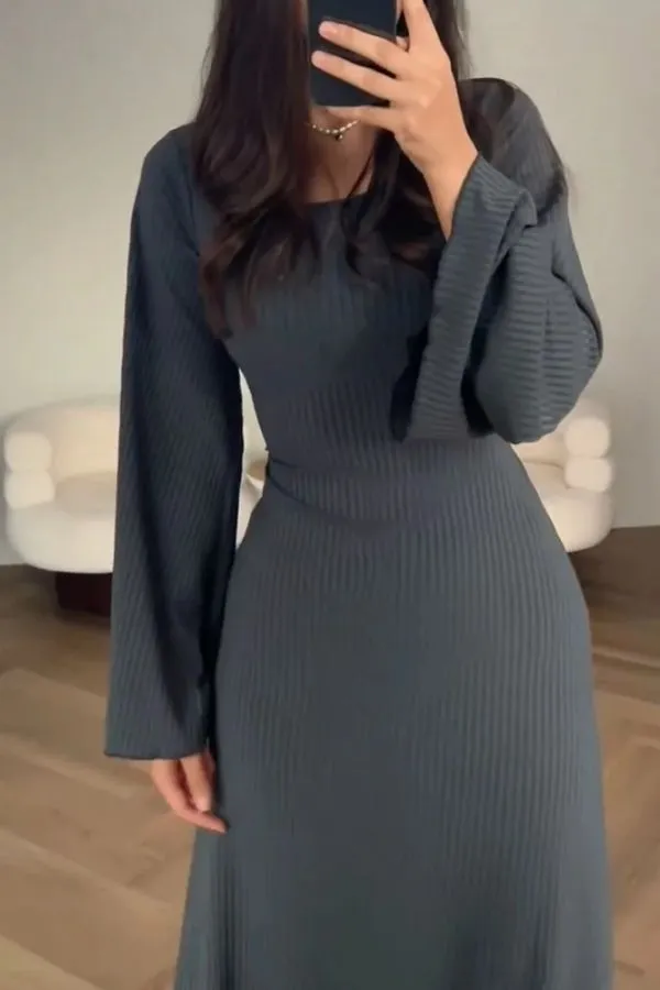 Elegant tie-waist knitted dress