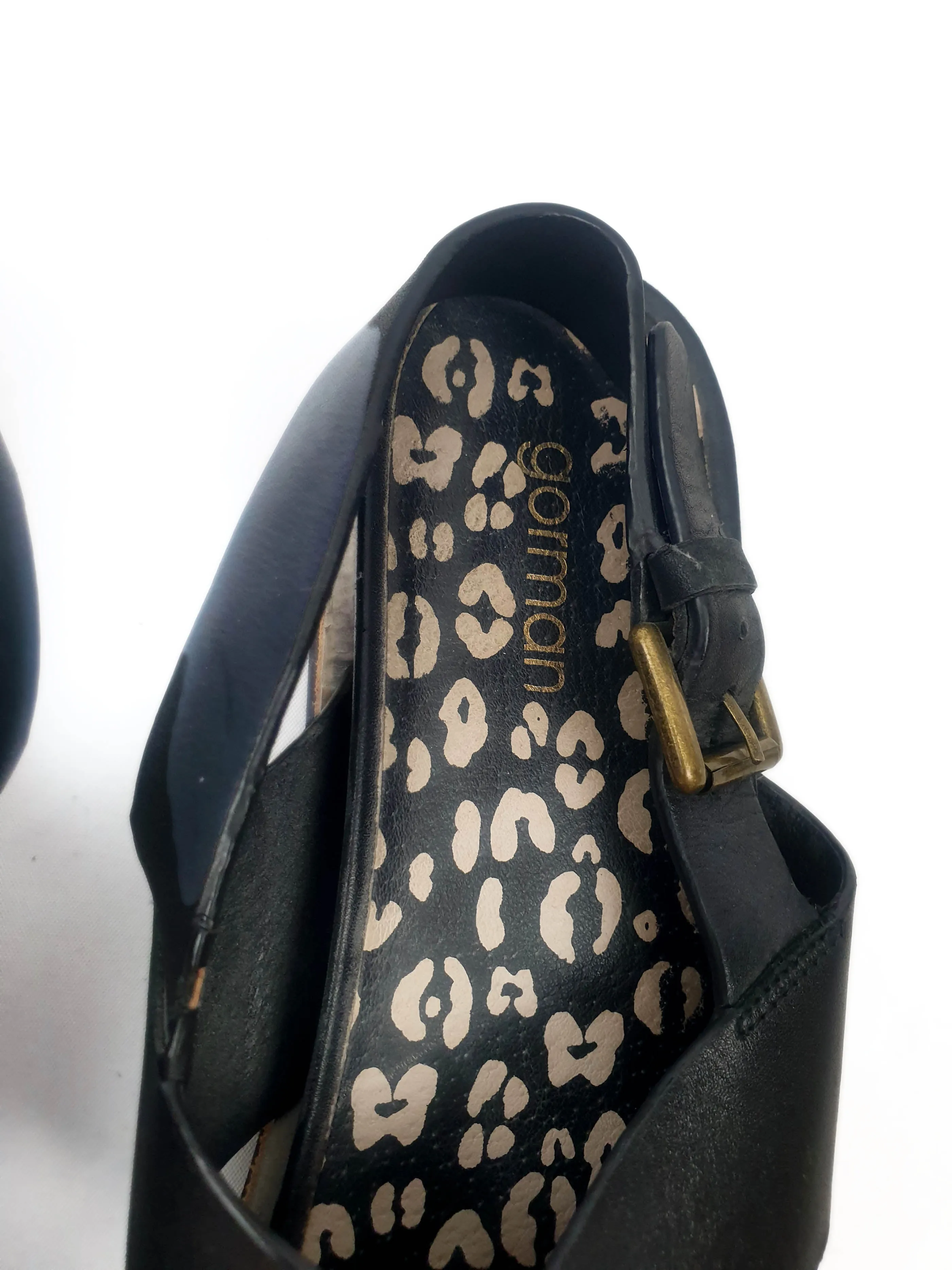 Gorman black leather sandals size 39
