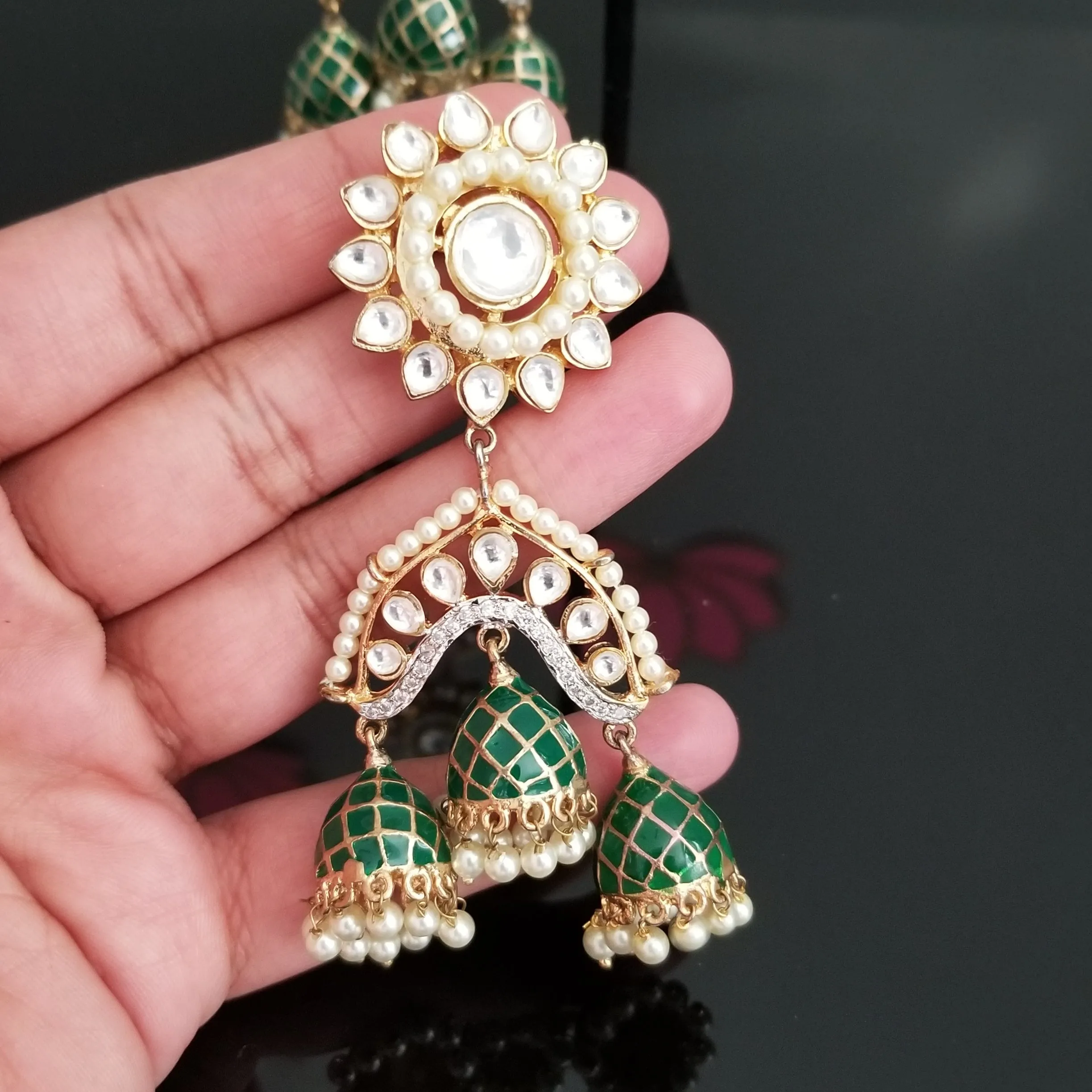 Kundan Jhumka Earrings With Gold Finish DT17