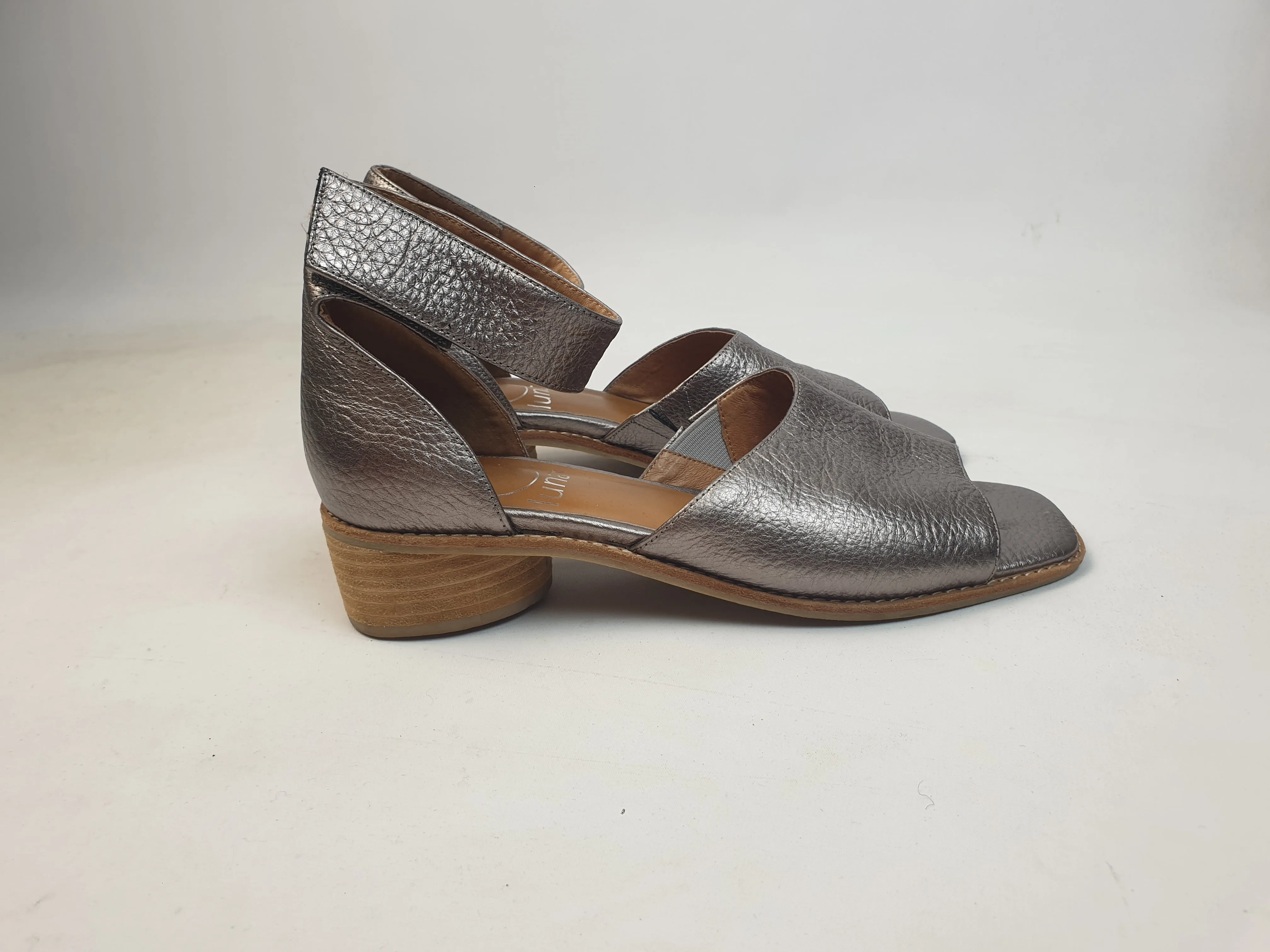 Lunar pewter gold leather ankle strap sandals size 37