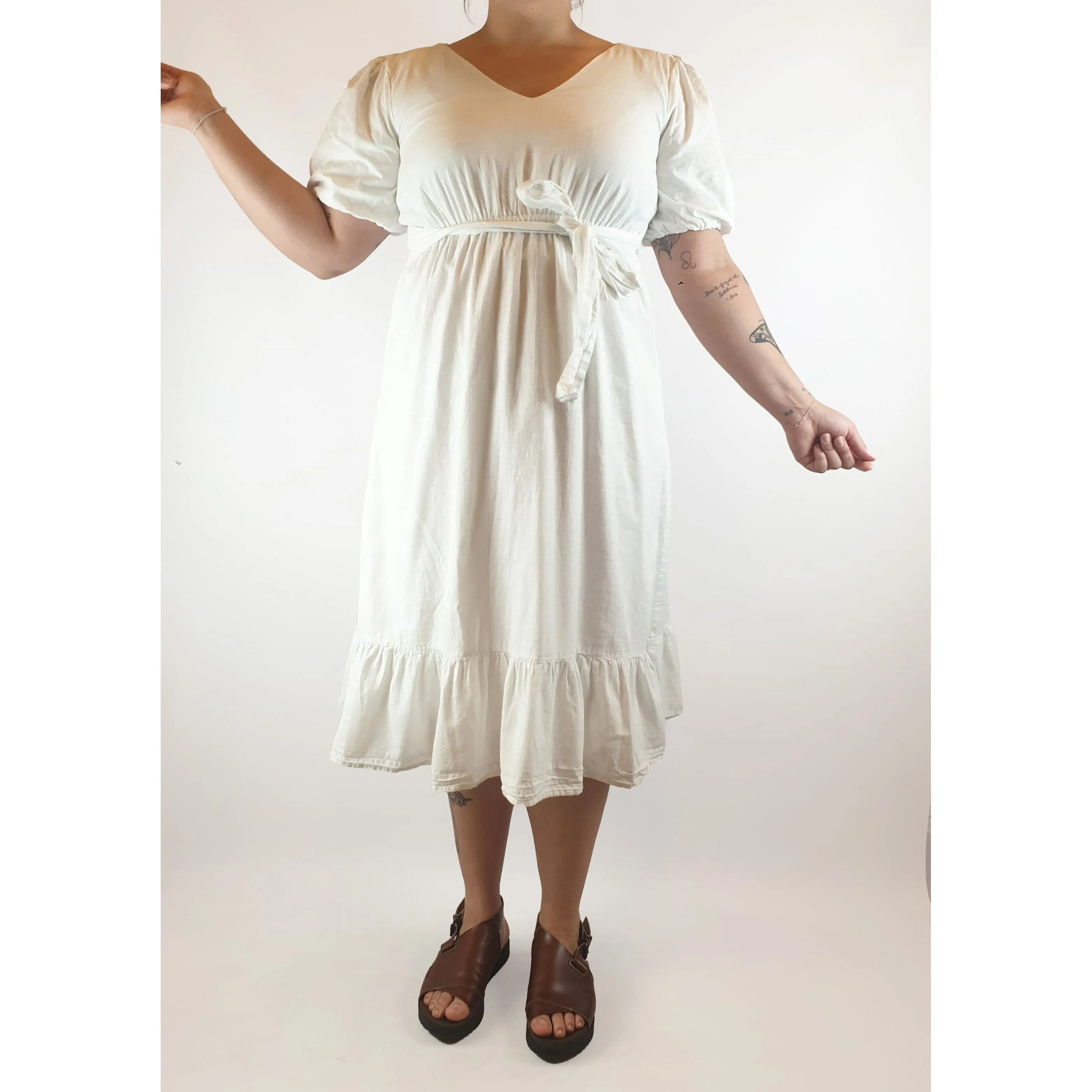 Savel pre-owned white 100% cotton white dress with waist tie size 14