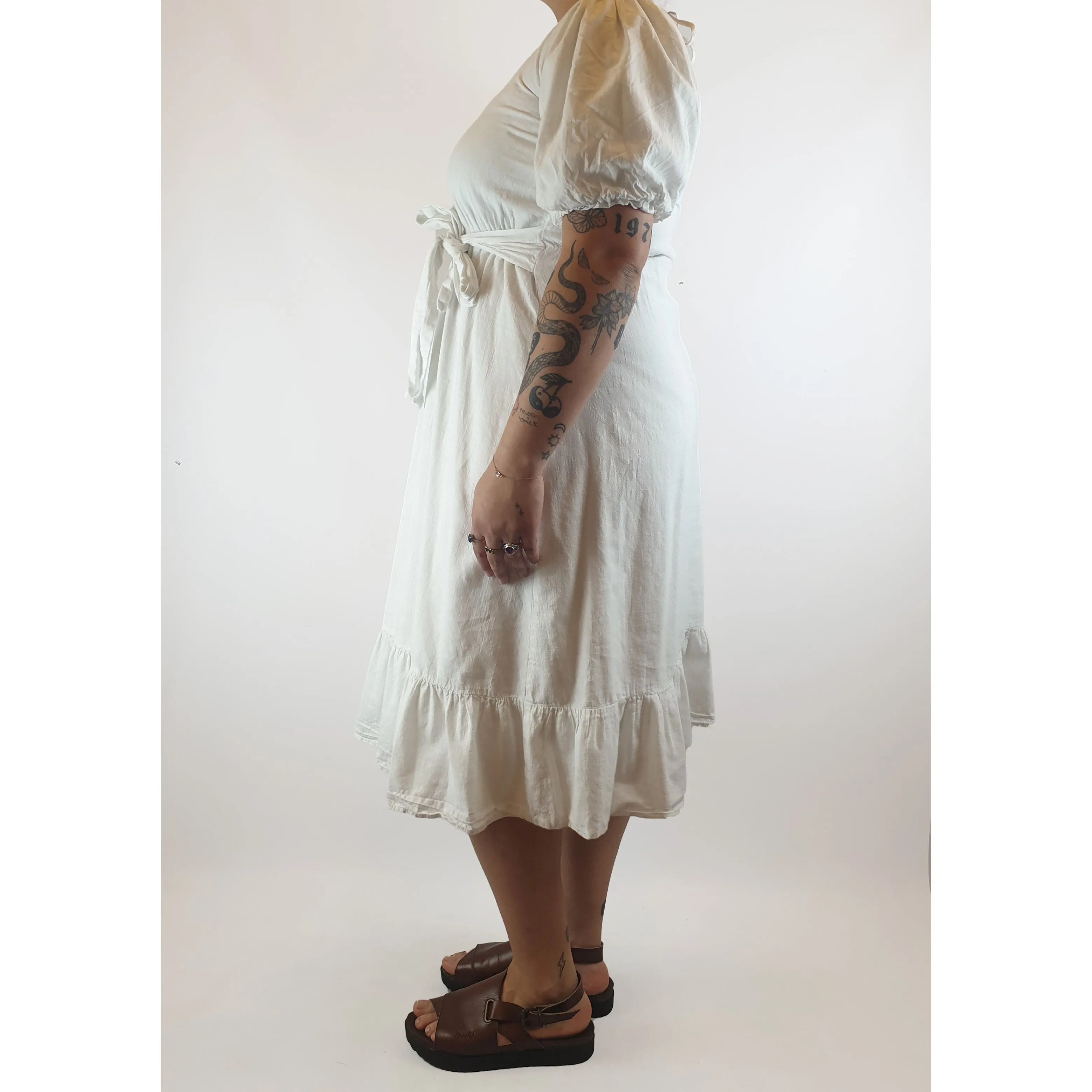 Savel pre-owned white 100% cotton white dress with waist tie size 14