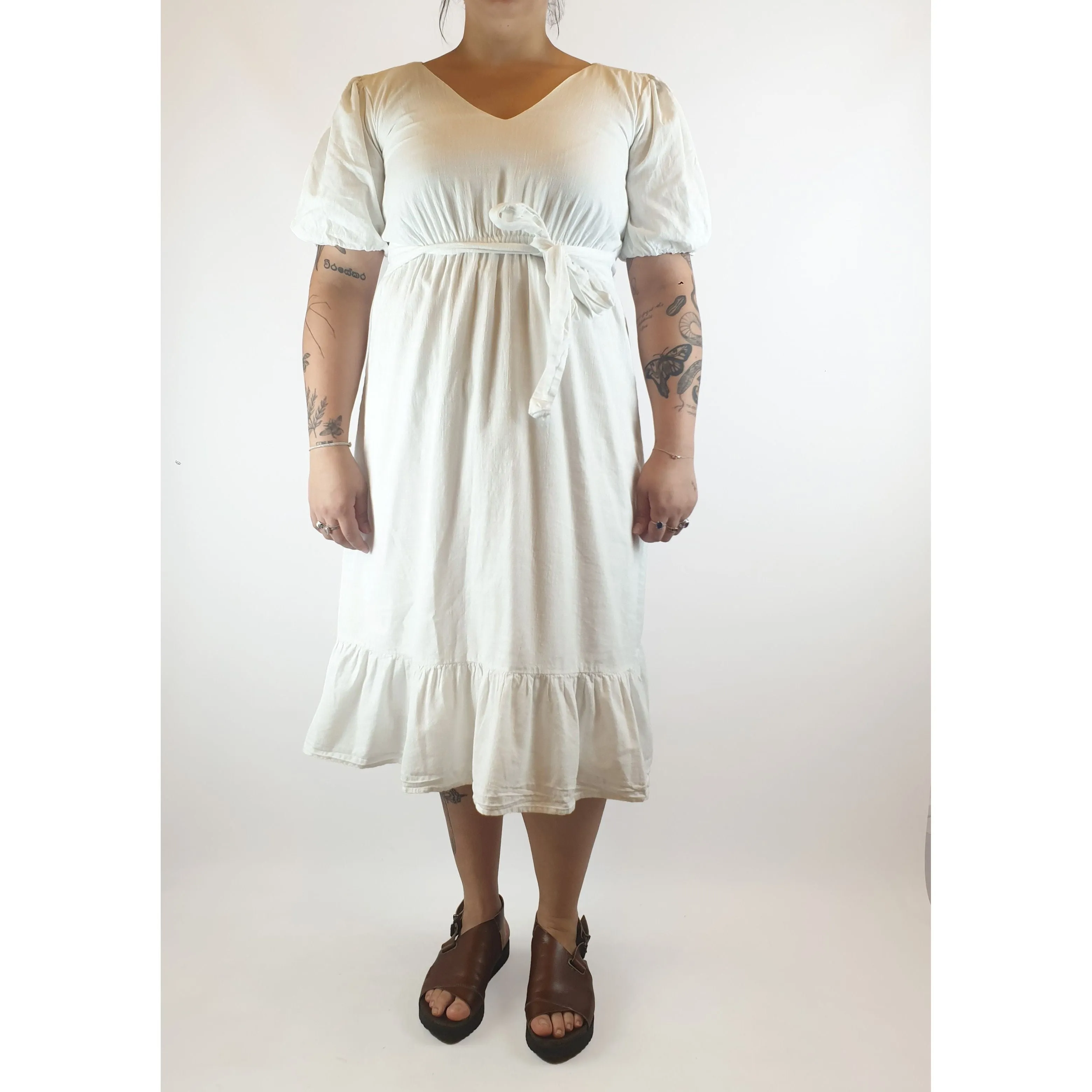 Savel pre-owned white 100% cotton white dress with waist tie size 14