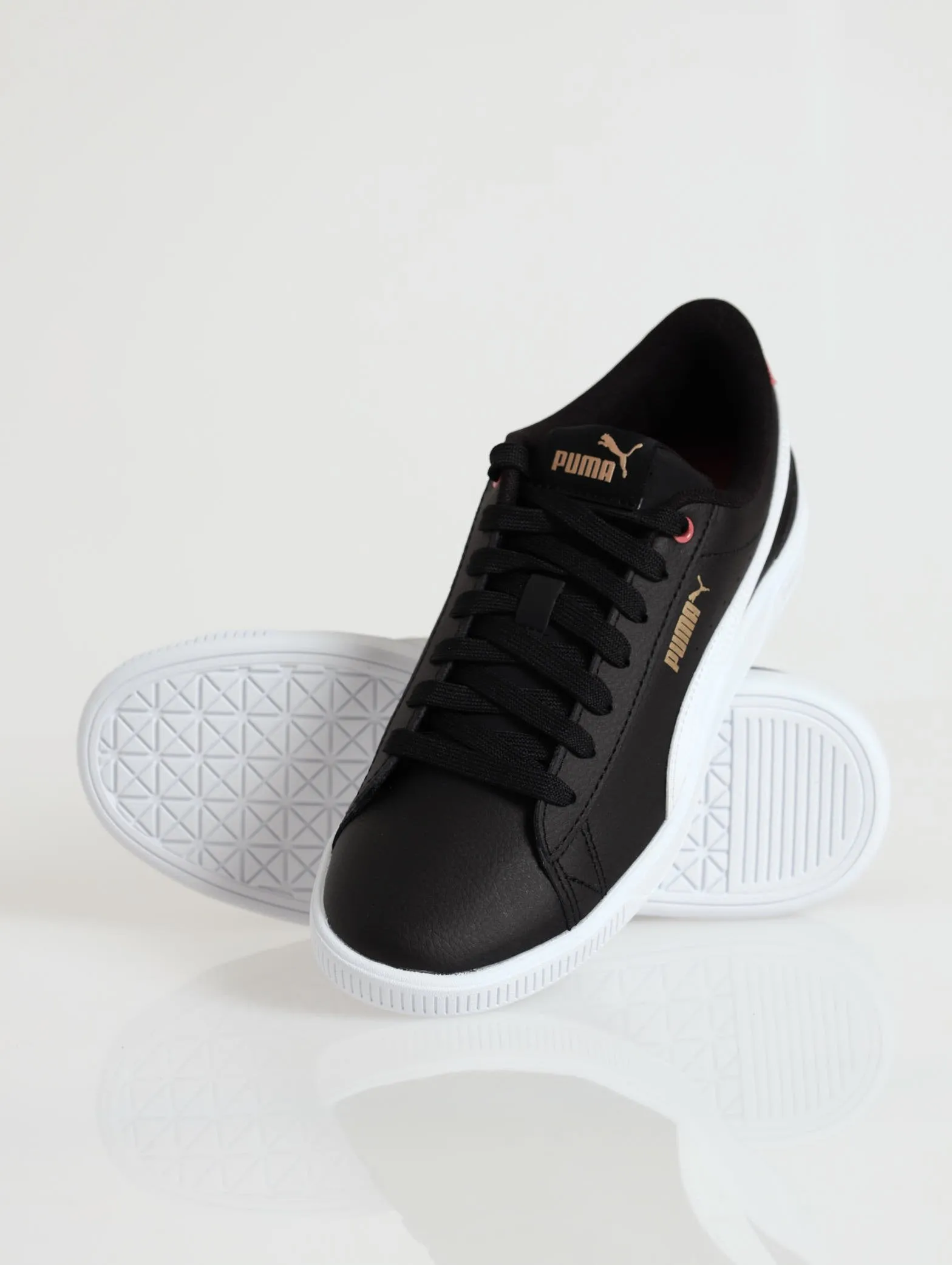 Vikky V3 Sneaker - Black/White