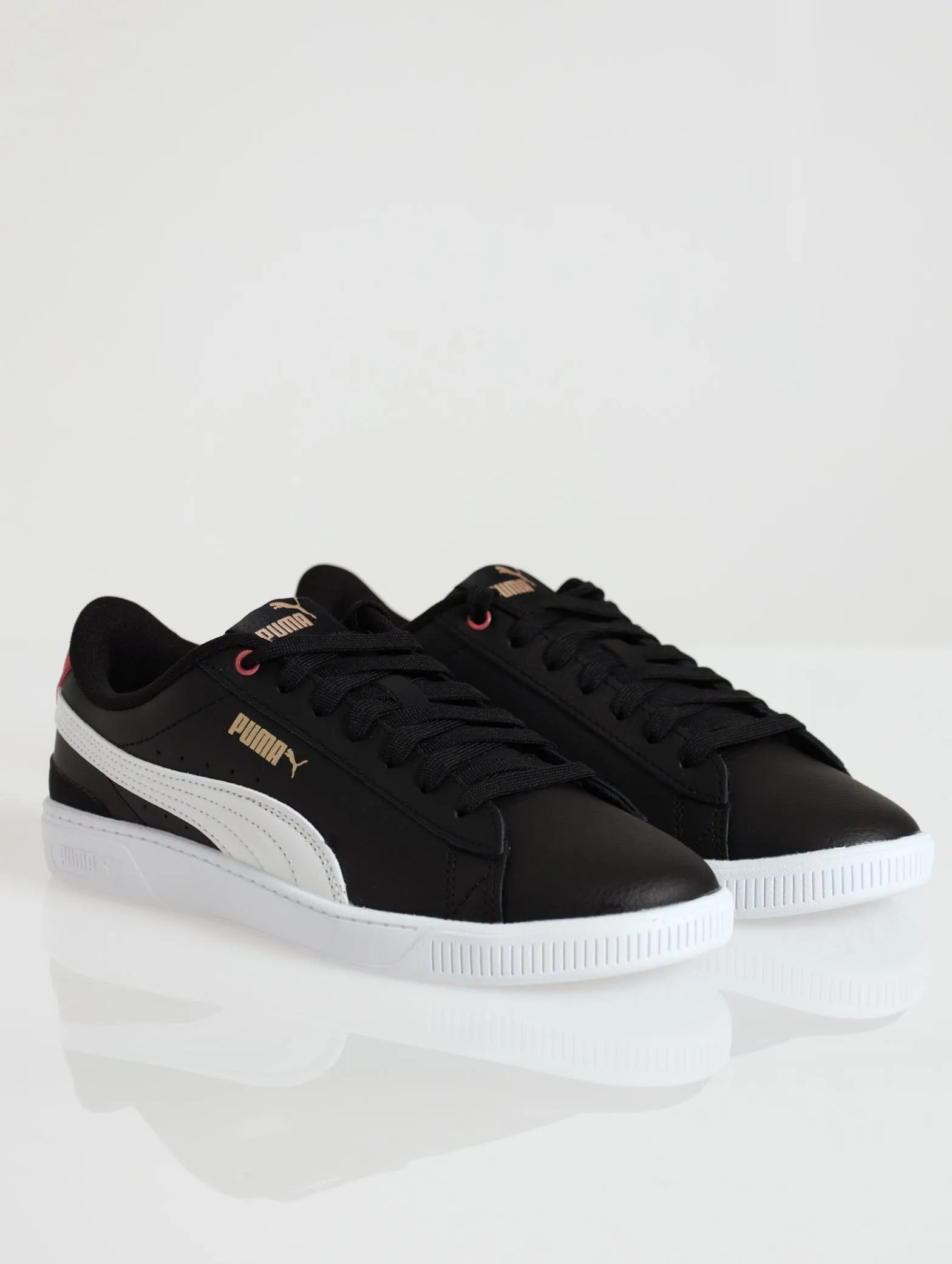 Vikky V3 Sneaker - Black/White